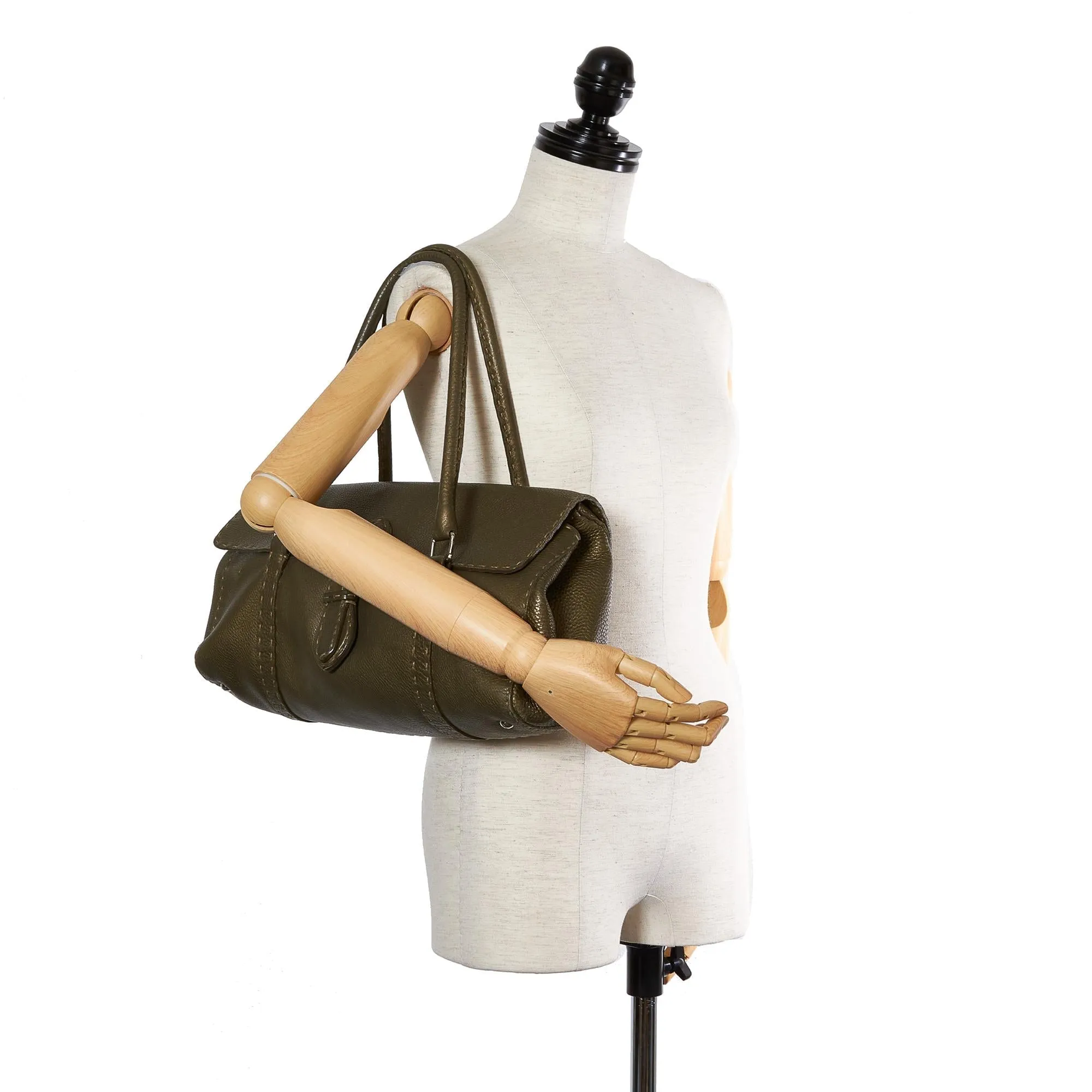 Fendi Selleria Linda Leather Shoulder Bag (SHG-23943)