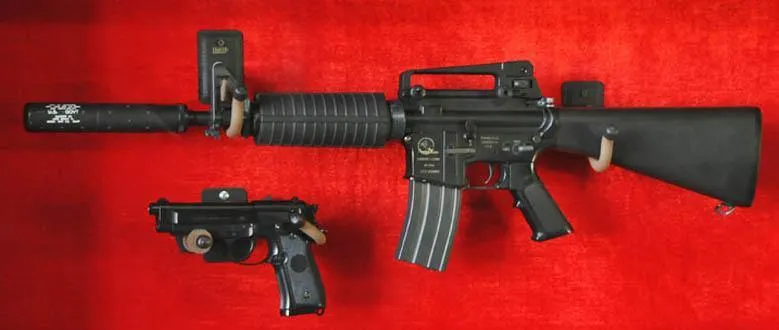 Pistol Holder - Black Metal