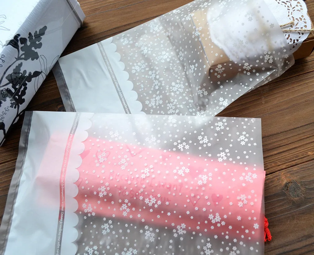 Semi Transparent Gift Bags with White Flower (20 pcs) Semi Clear Plastic Gift Wrapping Bags Product Packaging (19.5cm x 12.1cm) GB033